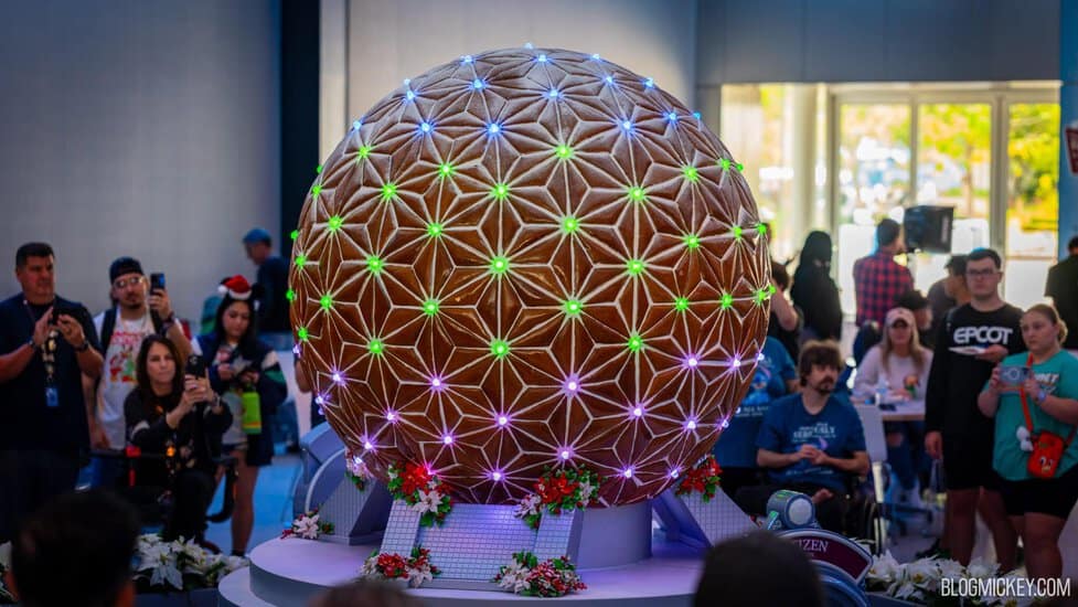 PHOTOS, VIDEO: Gingerbread Spaceship Earth Show Debuts for